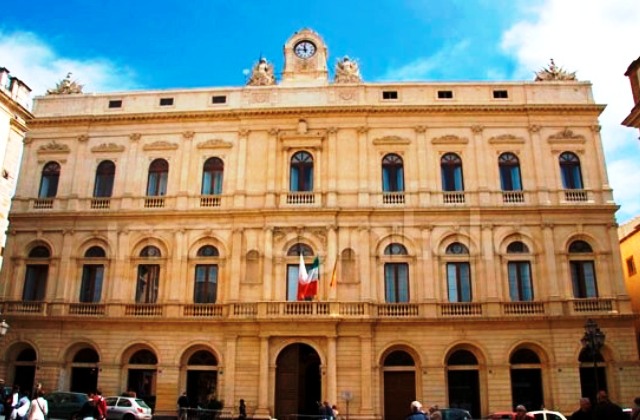 Caltagirone. Concorsi al Comune per due assistenti sociali, un educatore/trice, due ingegneri o architetti e, a breve, uno psicologo